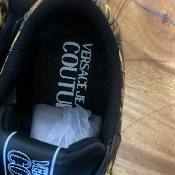 Versace - Picture 5 of 12